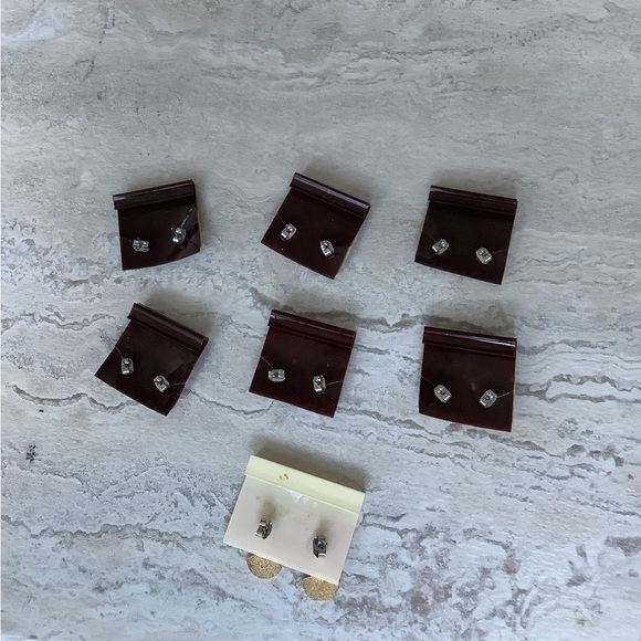 Vintage mini triquetra Cloisonné Earrings Studs - Picture 7 of 7